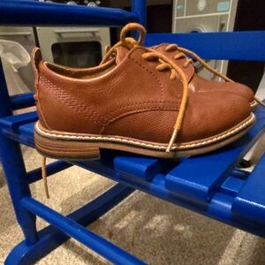Lace up Oxford shoes